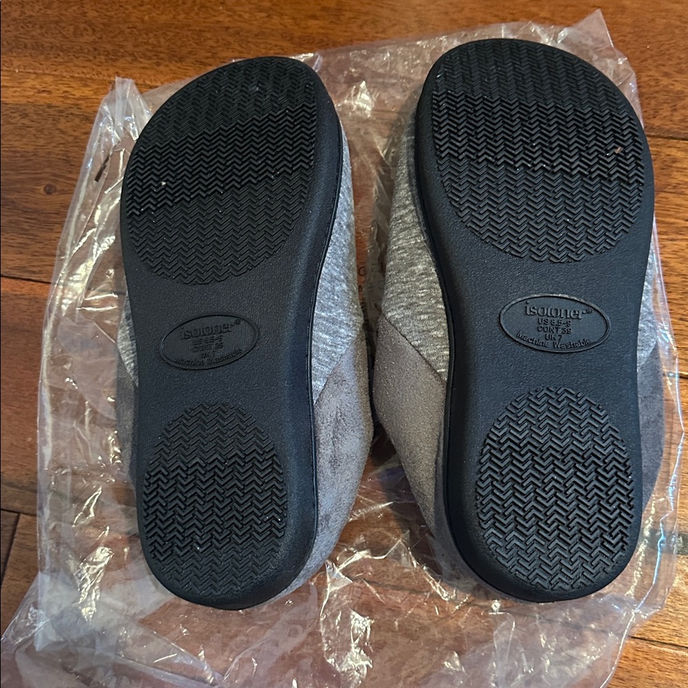 Women’s Isotoner Signature Charcoal Slippers 8.5-9 - Picture 3 of 7